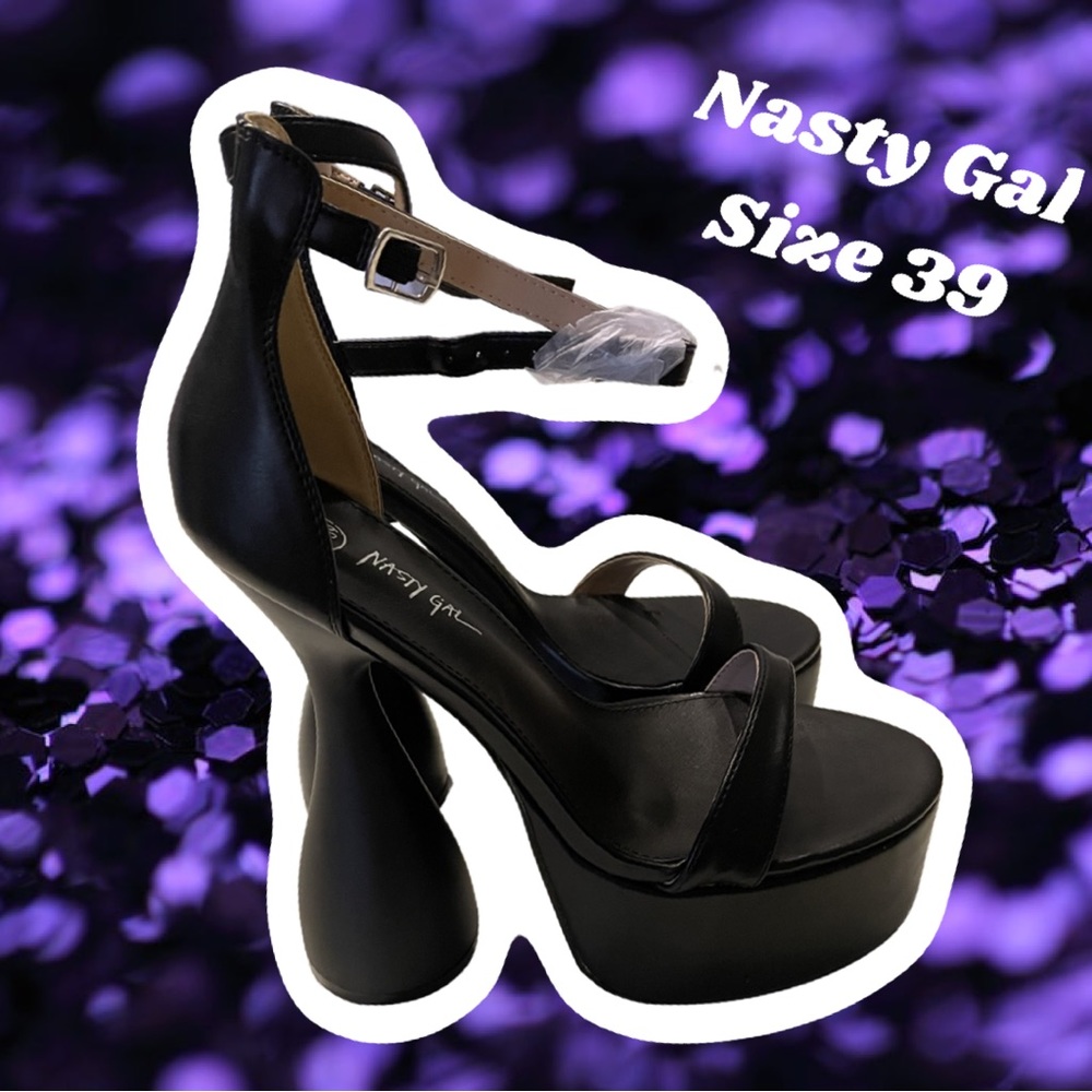 🔮💜Nasty Gal 70’s Vibe Heels💜🔮